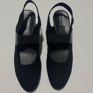 Munro Womens Black Closed Toe Sandals - Size 9
